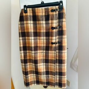 Long soft polyester skirt.